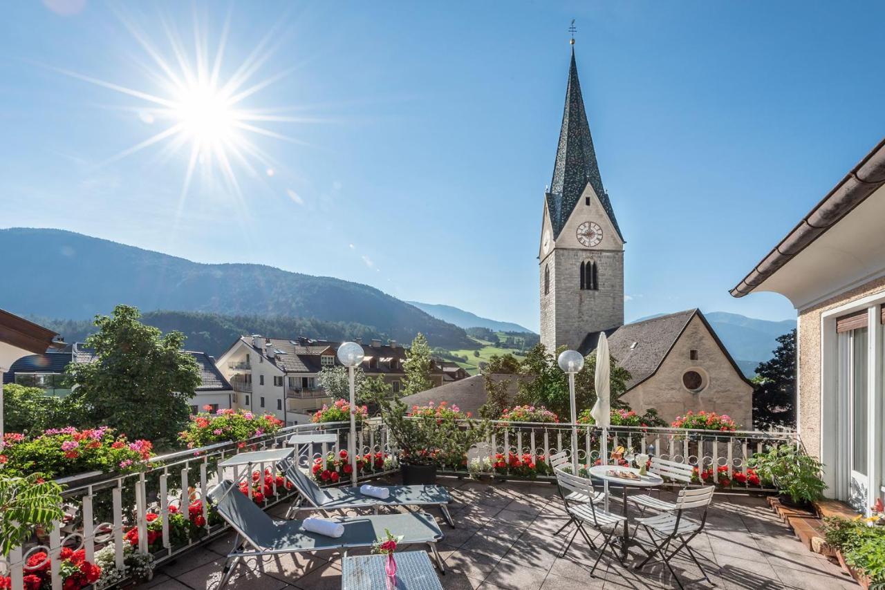 Hotel Weisse Lilie - B&B Rio di Pusteria Exterior photo